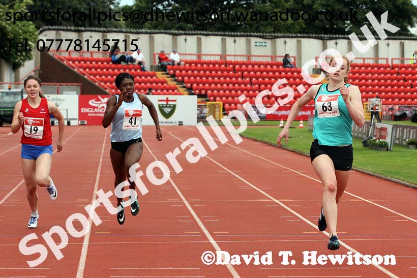 Senior girls 200 metres, English Schools Track and Field. Photo: David T. Hewitson/Sports for All Pics